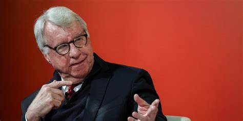 吉姆·查诺斯,著名做空大师,凭借精准判断恩龙公司崩盘闻名投资界,现对人工智能(AI)行业的爆发式发展提出深刻警示。他结合历史观点,深入剖析AI发展背后的风险与机遇,提醒投资者警惕泡沫破裂可能,呼吁理性看待AI技术对经济和产业的深远影响。
