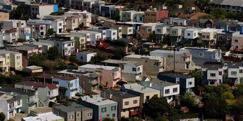 解析多部门债券基金如何助力投资组合实现风险分散与稳定收益,介绍五款优质基金的特点与投资价值,助您科学规划固定收益资产。
