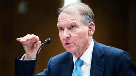 随着美国证监会对仲裁政策作出重大调整,投资者和市场观察者纷纷探讨这场变化对资本市场的深远影响,尤其是对股东权益的潜在挑战与机遇。本文深度剖析新政策的背景、利弊,并解析对投资者保护机制的冲击。
