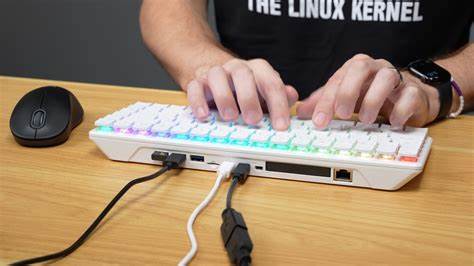 深入探讨Raspberry Pi 500+搭载的全新机械键盘,解读其硬件特性、键感体验和用户可定制性,展现其在机械键盘领域的独特优势及未来潜力。适合机械键盘爱好者与Raspberry Pi用户参考。
