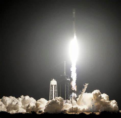 深入解析美国国家航空航天局(NASA)的最新新闻和发展动态,涵盖其在月球核反应堆计划、载人月球任务以及太空望远镜拍摄的宇宙图景等多个前沿航天科技领域的突破和未来目标。
