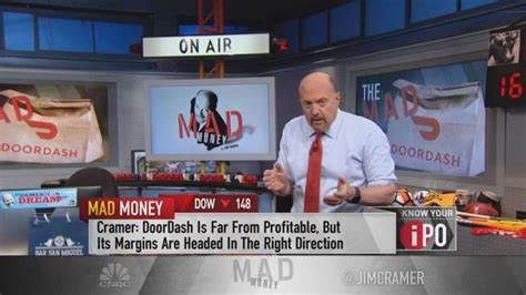 Jim Cramer近日向年轻投资者推荐了DoorDash股票,指出其适合年轻群体入门投资,兼具认知度和潜力。本文深入解析DoorDash的商业模式、市场地位以及为何成为年轻投资者的优选,同时探讨如何合理分散投资风险,助力年轻人开启理财之路。
