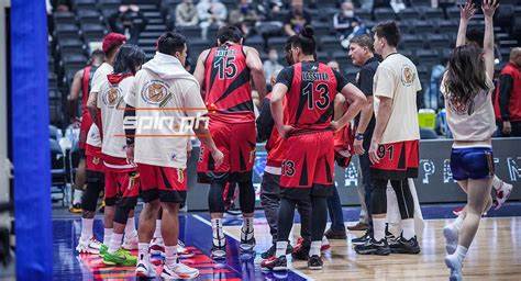 菲律宾职业篮球联赛(PBA)球队圣米格尔勇士(SMB)正积极期待球员阿尔文·法哈多从MCL伤势中复出,本文深入分析其康复进展、球队战略调整及未来挑战,为篮球迷提供全面解读。
