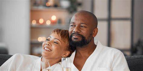 结合收入、现有抵押贷款、税务与贷款规则,逐项分析购买度假屋的可行性、现金流与风险,给出多个情景预算与稳健决策路径,便于做出理性购置或替代方案选择。
