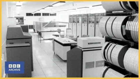 探讨1969年计算机银行系统的出现如何改变了金融行业,推动了无现金社会的发展,分析这场技术革命对现代银行业务和支付方式的深远影响。
