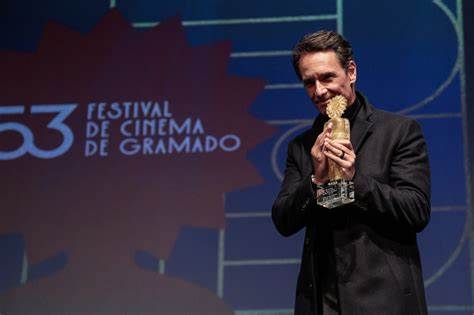 本文全面探讨由著名导演加布里埃尔·马斯卡罗执导,包含丹妮丝·韦恩伯格、罗德里戈·桑托罗、米里亚姆·索卡拉斯及阿达尼洛等实力派演员主演的新电影。结合电影的制作背景、演员表现与剧情亮点,深入解读这部即将于2025年9月25日上映的影片,展现其独特的艺术价值与文化意义。
