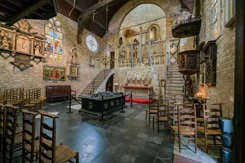 布鲁日作为比利时保存最完好的中世纪城市,以其独特的历史建筑、文化艺术和迷人的运河风光吸引着全球游客。无论是艺术爱好者、美食追求者,还是历史探索者,都能在这里找到心仪的活动和景点。带您深入了解布鲁日的魅力,感受这座童话城市的别样风采。
