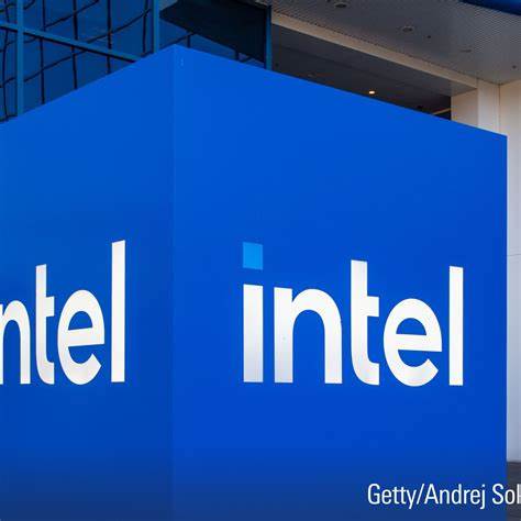 随着SK海力士在次世代芯片技术上的重大突破,公司股价迎来历史新高,推动半导体行业进入全新发展阶段。本文深入解析SK海力士技术创新背后的核心驱动力及其对市场的深远影响。
