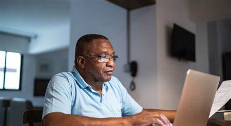 面对即将退休,如何在保持资金安全的前提下实现资产的合理增值,本文深入探讨了一位61岁投资者应对90万美元退休账户及80万美元现金资产优化配置的实用理财策略,帮助实现稳健增长与风险控制的平衡。
