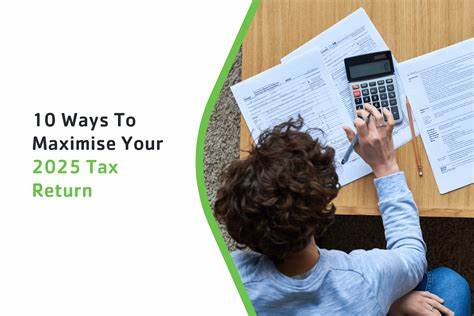 随着2025年税务新政策的出台,了解如何通过合理利用逐项扣除最大化税收减免,对于纳税人来说尤为重要。本文深入解析最新税法变动,详细介绍贷款利息、州和地方税以及医疗费用三大扣除策略,帮助中产阶级和高税区居民有效降低税负,提升报税效率并实现税收优化。
