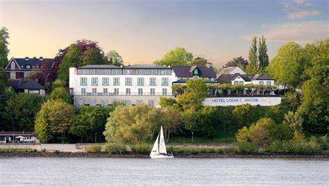 全面介绍汉堡市区与港区的顶级五星级酒店,比较地理位置、设施与适合人群,提供预订与出行实用建议,帮助读者在汉堡选出最合适的豪华酒店
