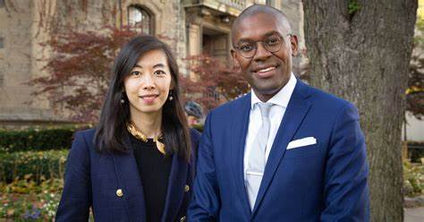 一段普通情侣因为财务管理不当掀起了巨大争议,27岁男子因女友擅自动用1800美元租金账户款项去庆祝好友生日旅行,引发彼此信任与责任边界的讨论。
