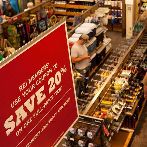 在马里兰州哥伦比亚,REI成为户外运动和探险装备的重要采购地。本文深入介绍REI哥伦比亚店的地理位置、品牌特色、顾客评价及购物体验,助您全面了解这家备受欢迎的户外用品商店。
