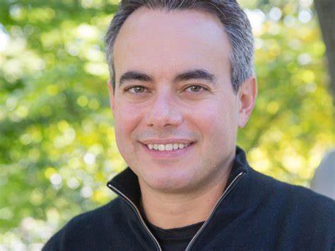 高盛首席投资官达伦·科恩最近分享了他最看好的三个投资领域,分别是人工智能、金融科技和健康科技。随着技术的不断进步和产业的深度融合,这些领域展现出巨大的发展潜力和投资价值,为投资者提供了全新的机会和视角。本文深入解析这三大行业的现状与未来趋势,帮助读者把握时代脉搏,洞察未来财富增长的关键方向。
