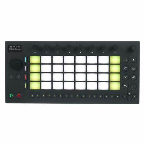 Ableton Move是一款革命性的便携式音乐制作工具,集成了采样、合成和鼓机功能,适合现代音乐制作人的多样创作需求,凭借强大的性能和灵活的操作体验,推动了移动音乐制作的发展潮流。
