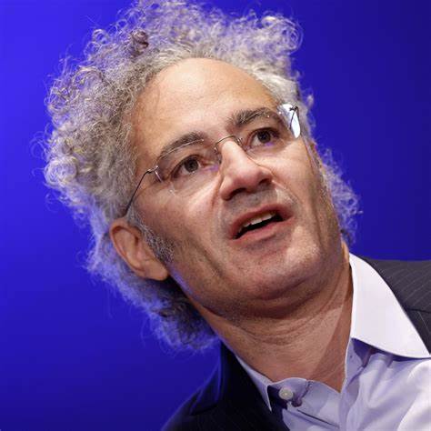 本文深入分析美光科技最新财报表现及其背后的市场驱动力,探讨Bank of America调整股价预期的原因,并揭秘人工智能浪潮如何推动内存需求激增,揭示未来存储芯片产业的发展前景。
