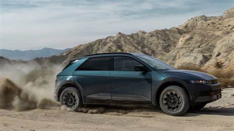 韩美现代最近宣布了重要的高层任命,Andrew Franceschini被提升为产品线管理高级副总裁。在激烈的汽车市场竞争中,这一战略调整不仅彰显了公司的领导力,也代表了其未来发展的重要方向。文章深入解析这一任命背后的深远影响及其对市场的潜在推动作用。
