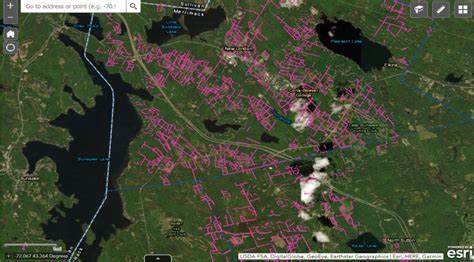 新罕布什尔州丰富的历史石墙结合先进的激光雷达技术和地理信息系统，实现了精准数字化，促进了文化遗产保护和土地管理的创新方法。本文详细探讨了激光雷达GIS技术在石墙测绘中的应用及其广泛影响。