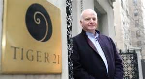 解析超高净值美国人在股市与房地产回调时为何转向现金、固定收益、黄金、比特币与私募股权,提供各类资产的逻辑、获取方式、风险与税务考量,帮助不同投资者设定更稳健的资产配置策略。
