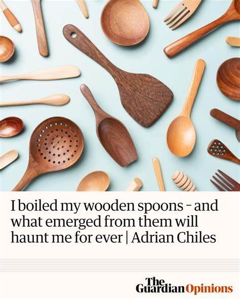 木制厨房用具因其自然质感和耐用性深受家庭喜爱,但你是否了解它们深藏的清洁秘密?一次煮沸木勺的尝试揭示了令人不安的结果,提醒我们重新审视厨房卫生习惯和木制器具的保养方法。通过探讨这一过程背后的科学与现实意义,本文帮助您更好地呵护厨房中的木制用具,提升卫生安全和使用体验。
