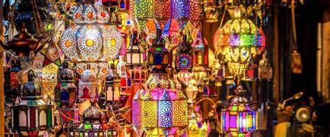 摩洛哥,这片融合了非洲神秘与阿拉伯文化的土地,因其独特的风景和丰富的历史遗产,成为全球旅行者梦寐以求的目的地。本文深入介绍摩洛哥的旅游亮点、热门度假酒店以及Rainbow旅行社为您提供的多样化优质旅行套餐,助您规划难忘的摩洛哥之旅。
