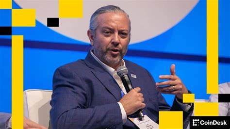 解析Notabene推出的Notabene Flow平台如何通过拉取付款、周期性计费和交易授权协议等机制,为高价值企业级稳定币支付提供可行的合规解决方案,并探讨其对传统金融与加密支付融合、监管合规性和跨境B2B结算的深远影响
