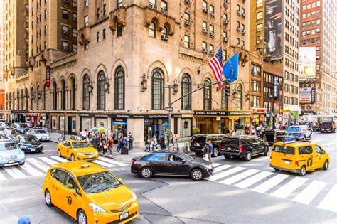 深入解析Lyft, Inc.的业绩表现、战略布局及未来增长潜力,揭示其股票价值背后的驱动力及投资前景。本文从财务数据、市场地位、国际扩张及自动驾驶技术几个维度探讨Lyft如何在竞争激烈的出行市场中实现盈利与突破。
