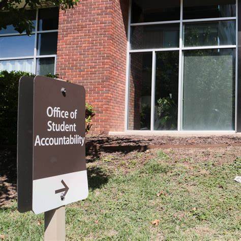 探讨美国教育部如何通过现代产品管理模式革新联邦学生援助申请系统(FAFSA),回应政府问责办公室(GAO)的批评,实现用户满意度显著提升的过程及其对政府数字化转型的启示。
