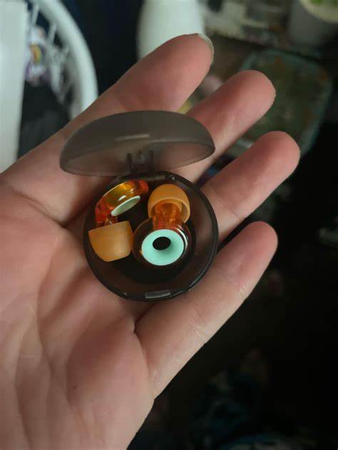 探索Engage耳塞在音乐会中的实际表现,分析其设计特点、用户口碑及使用体验,帮助音乐爱好者在享受现场音乐的同时保护听力。
