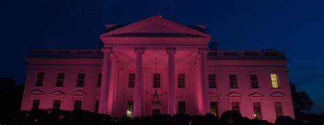 本文深入探讨了美国证券交易委员会(SEC)正在优先考虑前总统特朗普提出的减少企业季度财务报告频率的建议,分析其对资本市场透明度、投资者保护以及企业合规成本的潜在影响。
