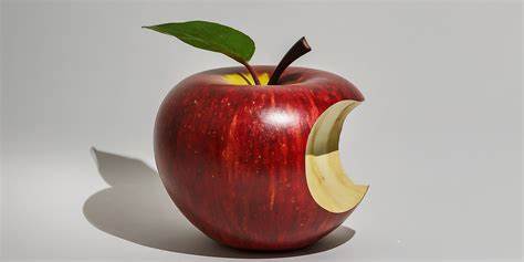 探讨苹果公司在最新macOS Tahoe系统中对Fitts定律的突破,剖析其设计理念变化以及对用户体验和界面交互的深远影响,助力理解现代操作系统的设计趋势与挑战。
