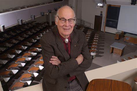 深入探讨阿尔伯特·巴特利教授关于算术、人口增长及能源消耗之间紧密联系的见解,揭示可持续发展的关键挑战,促进公众对人口爆炸与资源危机的认知提升。
