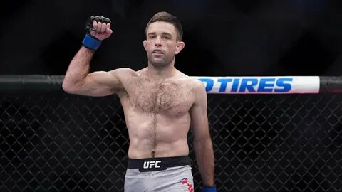 瑞安·霍尔在UFC解约后,正在积极筹备MMA复出。本文深入分析这位传奇选手的职业生涯、解约原因及未来规划,探讨他在MMA格斗界的影响力和可能的发展方向。

