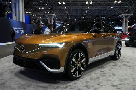 随着全球电动汽车市场的快速发展,汽车制造商纷纷调整战略布局。近日,日本汽车巨头本田宣布,将停止在美国通用汽车田纳西州工厂组装的讴歌ZDX电动车的生产,此举在行业内引发高度关注,对美国电动车市场和未来汽车产业走向产生重要影响。
