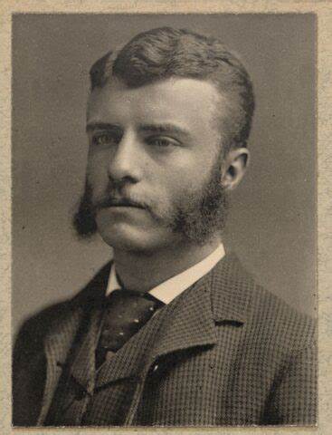 西奥多·罗斯福不仅以其卓越的领导能力和坚韧的个性影响了美国历史,他的个人穿着风格同样展现出独特的魅力和深远的意义。探索罗斯福如何通过服装塑造形象,反映身份,并对美国文化和时尚产生持久影响。
