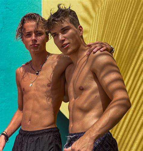 探索热门同性恋高清视频Markies Special Request的独特魅力,了解主演Markie More与Allen Lucas的精彩表现,以及影片在高清格式和情感表现上的亮点。本文详细剖析剧情、视觉与制作,揭示其在同性恋视频领域的重要地位。
