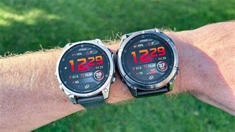 全面解析Garmin Fenix 8 Pro和Fenix 8之间的关键差异,涵盖设计、显示屏、续航、功能和价格,为户外运动爱好者和智能手表用户提供实用购买建议。
