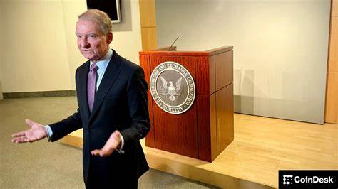 在美国产业与监管交叉的关键时刻,SEC与CFTC通过联合研讨会与高层表态推动监管协同,讨论资产代币化、市场结构立法与监管边界的重新划分,可能重塑数字资产市场的合规路径与创新生态。
