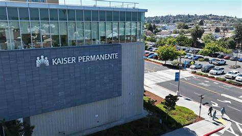凯撒医疗(Kaiser Permanente)宣布将在内华达州通过与学术医疗系统Renown Health的合资企业进行扩展,旨在提升当地医疗服务质量与覆盖面。此次合作不仅标志着凯撒医疗在内华达州的首次重大布局,也展示了双方携手应对医疗行业挑战、提升患者体验的共同愿景。
