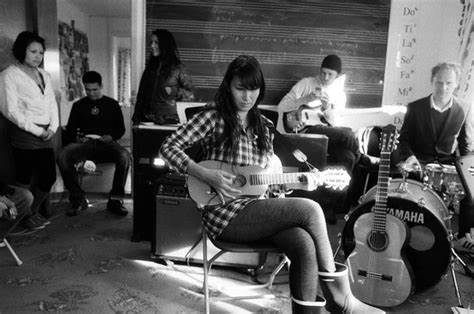 Nive Nielsen & The Deer Children