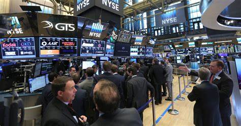 美债迎来第三季度涨势:联邦停摆阴影下的市场机遇与风险
