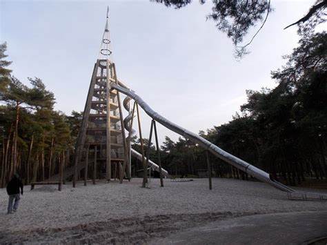 探索莫尔,这个位于比利时的迷人小镇,融合丰富的历史遗产、壮丽的自然风光与活力四射的地方文化,是旅行者理想的目的地。本文为您揭开2025年前往莫尔必知的实用信息与独特体验,让您的旅程更加完美顺利。
