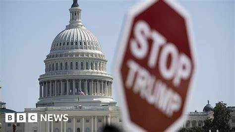 解析美國政府停擺對匯市、股市、債市、商品和企業基本面的短期與中長期衝擊,並提出投資者在不同情境下的實務應對建議,幫助讀者在不確定性期間做出更具防護性的資產配置決策。
