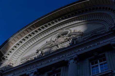 解析瑞士国家银行与美国财政部联合声明的背景、含义与影响,探讨瑞郎汇率、外汇干预工具、货币政策独立性以及对瑞士经济、全球市场与企业的潜在影响
