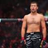 乌兹别克斯坦顶级MMA选手沙夫卡特·拉赫莫诺夫近期接受第二次膝盖手术,复出时间再次延迟。本文深入分析其伤情进展、康复计划及对UFC轻量级格局的影响。
