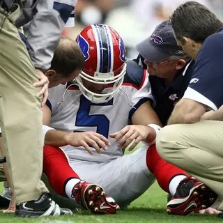 NFL球员在激烈的比赛中面临着严重的脑震荡风险,本文深入探讨了脑震荡对球员健康的长期影响,以及联盟在安全防护方面的努力和挑战。
