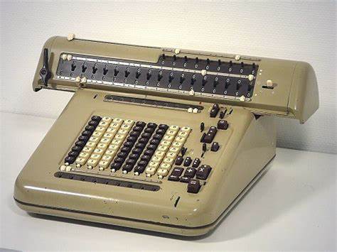 本文深入探讨1960年代机电式计算机的发展历程,剖析其技术进步、市场变迁及最终被电子计算机取代的历史背景,揭示那段机械计算向数字时代过渡的重要时期。
