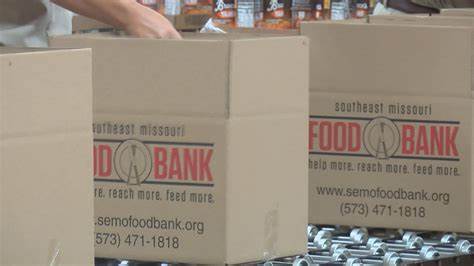 探讨特朗普政府取消年度饥饿调查的背景、潜在影响及对美国社会和政策制定的长期影响。揭示饥饿调查对于了解和解决食品安全问题的重要性及未来的可能走向。
