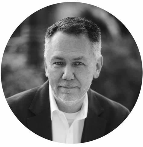 Kyle Johnson凭借其二十余年宽带创新与客户技术领导经验,加盟CUJO AI担任首席客户官,推动全球网络服务提供商客户成功与战略增长,助力智能网络安全和设备智能解决方案迈向新高度。
