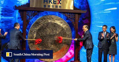 解析香港今年IPO市场为何在首三季跃居全球首位,探讨推动因素、行业热点、监管与资金面影响,以及对企业与投资者的策略建议,评估可能的风险与后续走向
